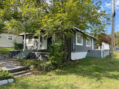 Main picture of 703 Brown St