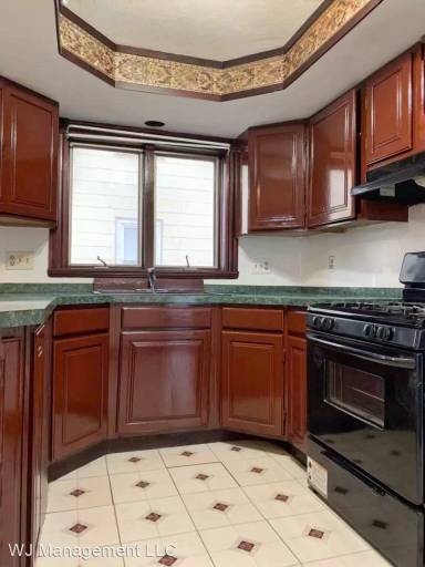 Main picture of 118 Webster St