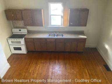Main picture of 923 E 7th St