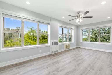Main picture of 1301 W Estes Ave