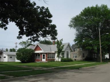 Main picture of 750 E 2nd St