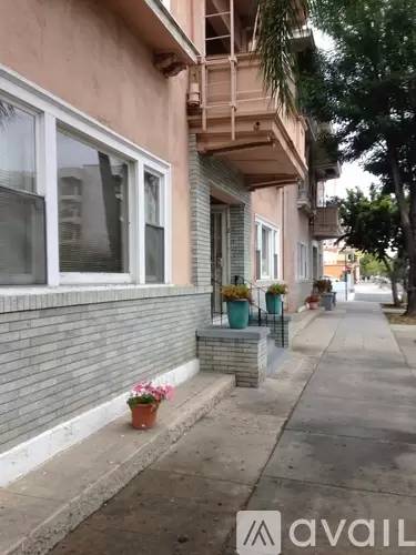 Main picture of 311 W 4th St