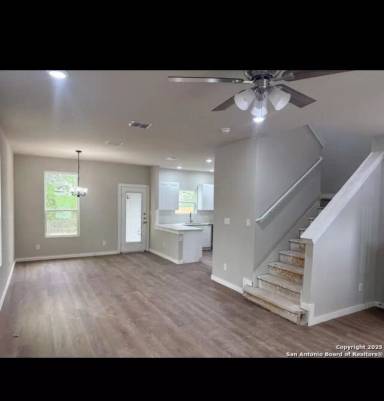 Main picture of 2111 Hicks Ave