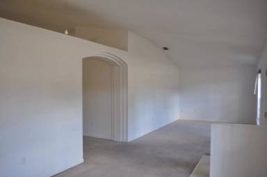 Main picture of 33 Rybark Ln