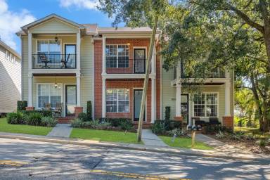 Main picture of 1209 N Duval St