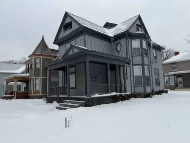 Main picture of 206 W Creighton Ave