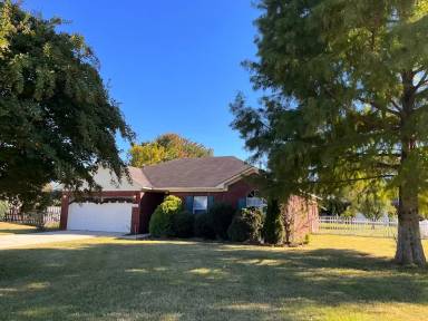 Main picture of 238 Maddux Ct