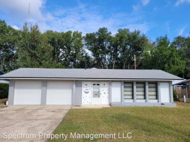 Main picture of 5833 Holmes Dr