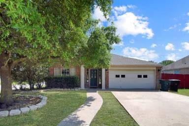 Main picture of Warwicke Dr