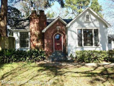 Main picture of 322 Albany Ave