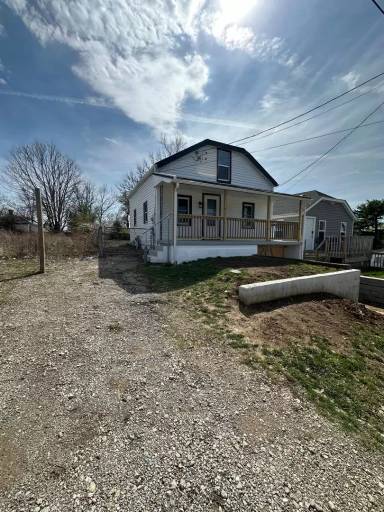 Main picture of 81 Woodrow St