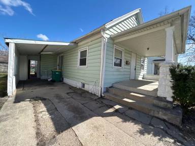 Main picture of 820 S Main St