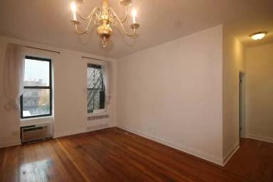 Main picture of 409 E 82nd St