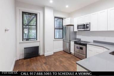 Main picture of 47 E 1st St