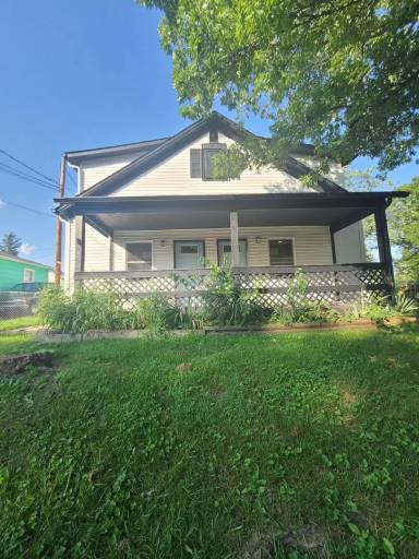 Main picture of 194 S Oak St