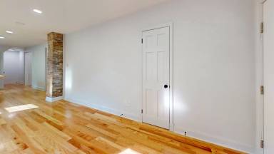 Main picture of 914 W 3rd St