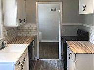 Main picture of 930 Prairie Park Rd