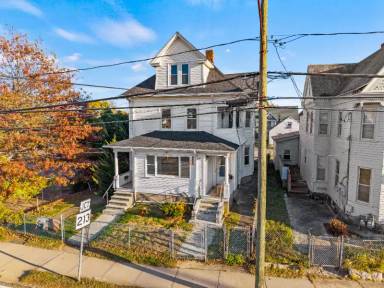 Main picture of 912 Bank St