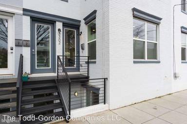Main picture of 3302 9th St NE