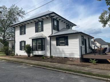 Main picture of 100 McCall St