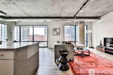 Main picture of 441 N McClurg Ct