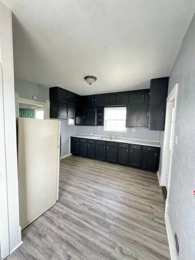 Main picture of 2002 Catalpa Ave