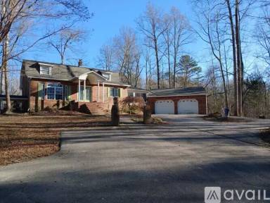 Main picture of 132 Forest Ridge Dr