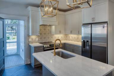 Main picture of 216 W 38th St