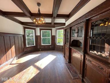 Main picture of 1963 Oak St