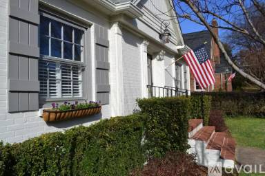 Main picture of 3228 Selwyn Ave