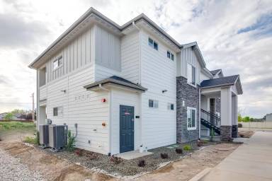 Main picture of Twin Groves Apartments