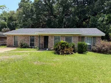 Main picture of 702 Ynestra Dr
