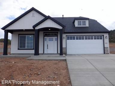 Main picture of 122 N Strathmore Ln