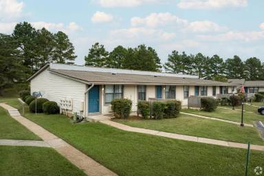 Main picture of Lakeshore Apartments