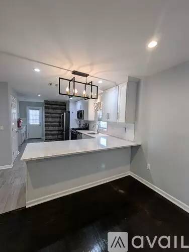 Main picture of 121 Yale Ter