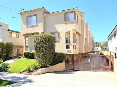 Main picture of 129 N Hillcrest Blvd