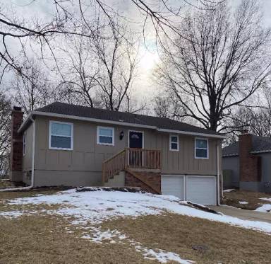 Main picture of 2520 NW Oxford Dr