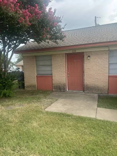 Main picture of 118 E Concrete St