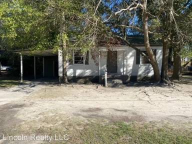 Main picture of 2401 Giddens Dr