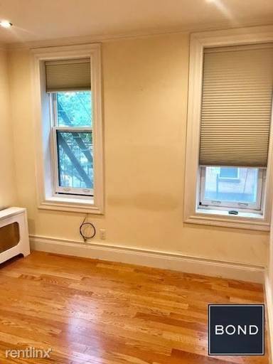 Main picture of 27 1/2 Morton St