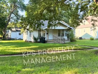 Main picture of 902 E 8th St