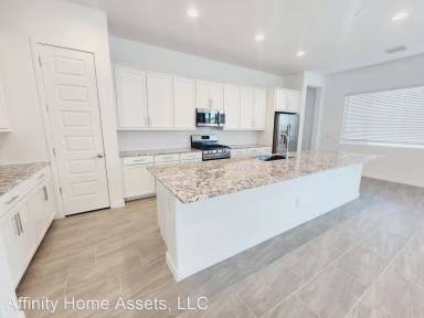 Main picture of 18998 W Laurel Ln