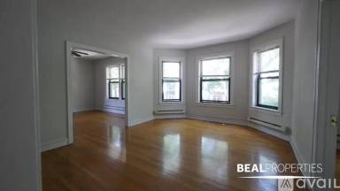 Main picture of 1127 W Oakdale Ave