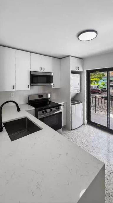 Main picture of 634 SW 2nd St
