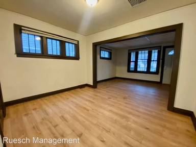 Main picture of 38 W Bank St