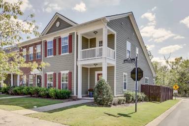 Main picture of 2103 Hemlock Dr