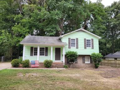 Main picture of 304 Holtz Ln
