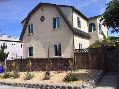 Main picture of 3680 Voltaire St