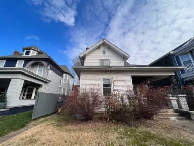 Main picture of 806 SE Riverside Dr
