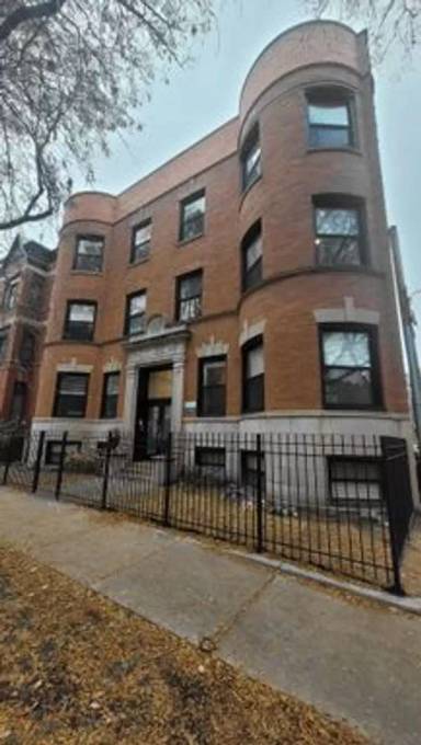 Main picture of 2244 N Kenmore Ave